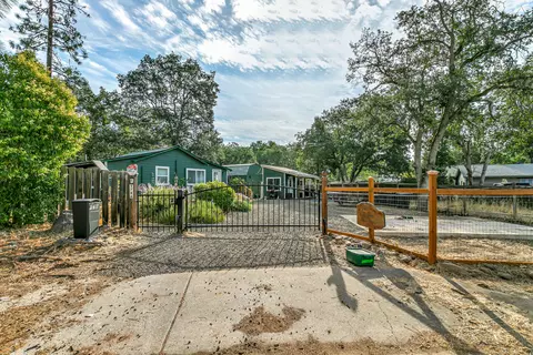 178 Cedar St, Shady Cove, OR 97539