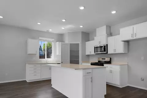 Kitchen - 3829 Pointer Dr, Klamath Falls, OR 97603 photo 1 of 1