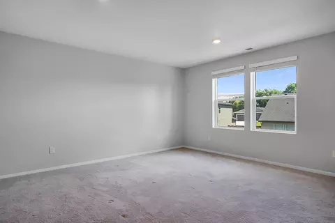 Bedroom - 3829 Pointer Dr, Klamath Falls, OR 97603 photo 1 of 8