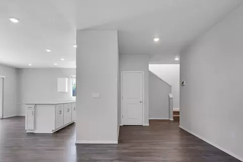 Entry Way - 3829 Pointer Dr, Klamath Falls, OR 97603 photo 1 of 7