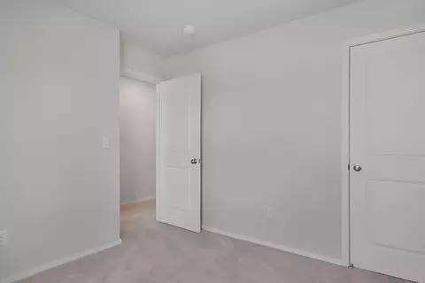 Bedroom - 3829 Pointer Dr, Klamath Falls, OR 97603 photo 6 of 8
