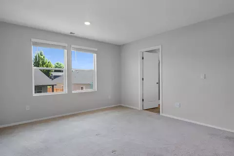 Bedroom - 3829 Pointer Dr, Klamath Falls, OR 97603 photo 2 of 8