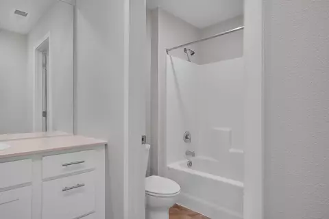 Bath - 3829 Pointer Dr, Klamath Falls, OR 97603 photo 3 of 3