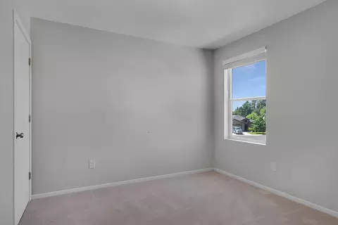 Bedroom - 3829 Pointer Dr, Klamath Falls, OR 97603 photo 5 of 8