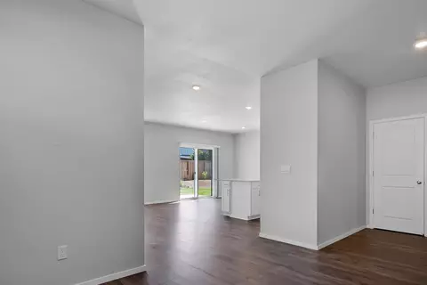 Entry Way - 3829 Pointer Dr, Klamath Falls, OR 97603 photo 2 of 7