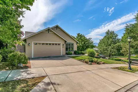 443 Stanford Ave, Medford, OR 97504