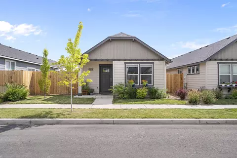 2542 NW Teak Pl, Redmond, OR 97756