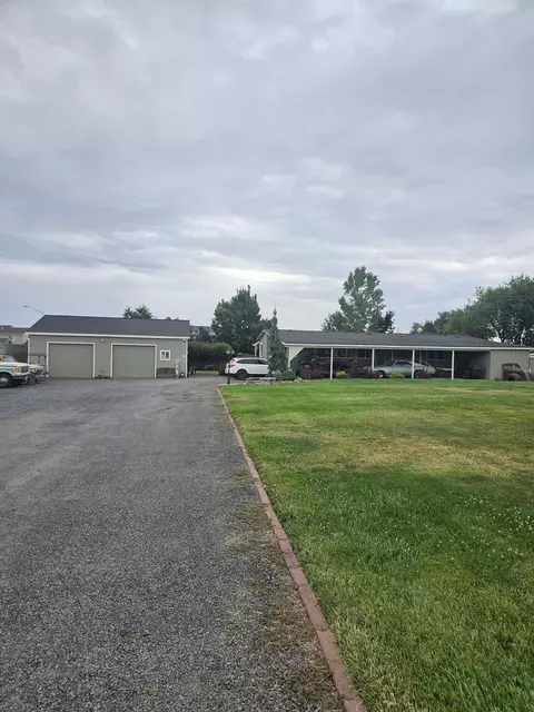 318 NW Birch Ln, Madras, OR 97741
