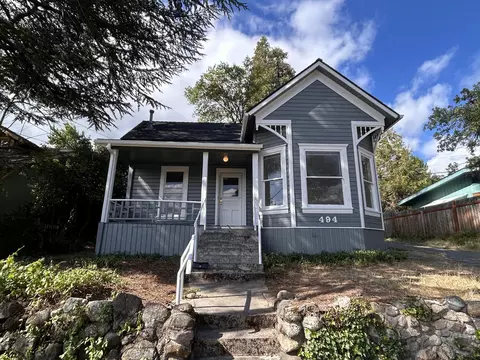 494 Fairview St, Ashland, OR 97520