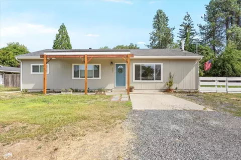 151 Laubach Ln, Grants Pass, OR 97526