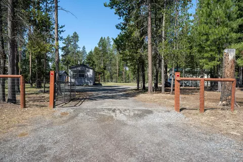 53955 Yoho Dr, La Pine, OR 97739 photo 1