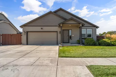 3404 Cascara St, Medford, OR 97504