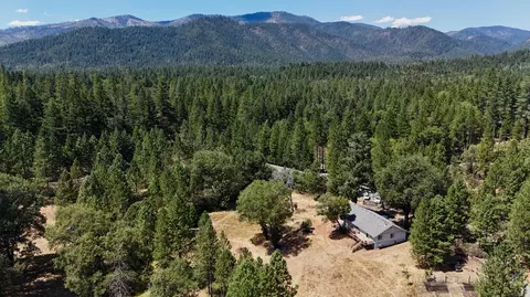 467 Draper Valley Rd, Selma, OR 97538