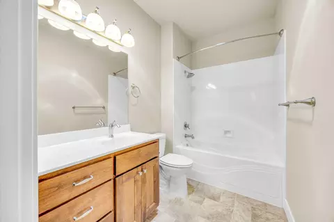 Bath - 1167 Boulder Ridge St, Central Point, OR 97502 photo 1 of 4