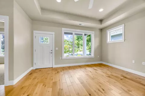 Living - 1167 Boulder Ridge St, Central Point, OR 97502 photo 5 of 5