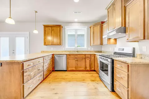 Kitchen - 1167 Boulder Ridge St, Central Point, OR 97502 photo 3 of 3