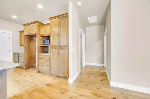 Entry Way - 1167 Boulder Ridge St, Central Point, OR 97502 photo 2 of 2
