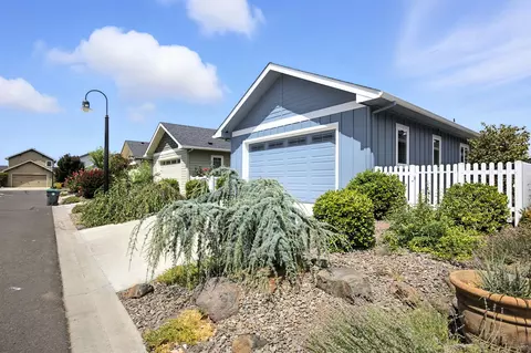 Exterior - 1167 Boulder Ridge St, Central Point, OR 97502 photo 10 of 11