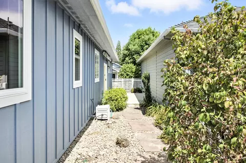 Exterior - 1167 Boulder Ridge St, Central Point, OR 97502 photo 7 of 11