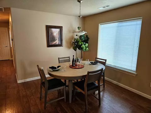 Dining - 332 Cheney Loop, Central Point, OR 97502 photo 1 of 1