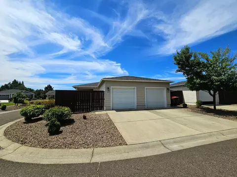 Exterior - 332 Cheney Loop, Central Point, OR 97502 photo 2 of 10