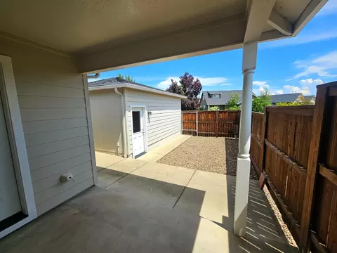 Exterior - 332 Cheney Loop, Central Point, OR 97502 photo 8 of 10