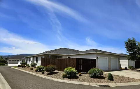 Exterior - 332 Cheney Loop, Central Point, OR 97502 photo 5 of 10