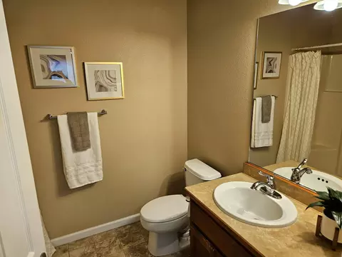 Bath - 332 Cheney Loop, Central Point, OR 97502 photo 1 of 2
