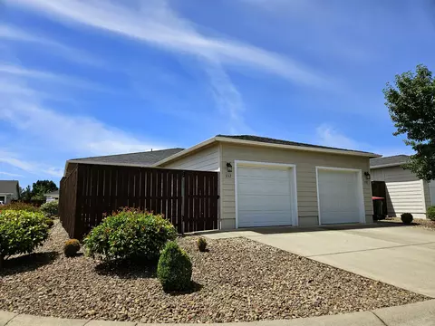 Exterior - 332 Cheney Loop, Central Point, OR 97502 photo 3 of 10