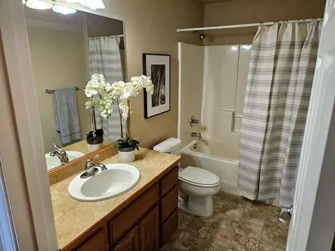 Bath - 332 Cheney Loop, Central Point, OR 97502 photo 2 of 2
