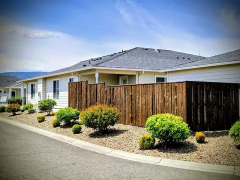 Exterior - 332 Cheney Loop, Central Point, OR 97502 photo 4 of 10