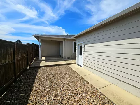 Exterior - 332 Cheney Loop, Central Point, OR 97502 photo 7 of 10