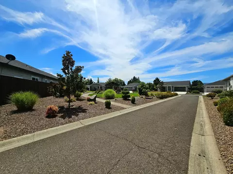 Exterior - 332 Cheney Loop, Central Point, OR 97502 photo 10 of 10