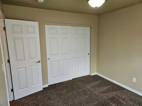 Bedroom - 332 Cheney Loop, Central Point, OR 97502 photo 3 of 3