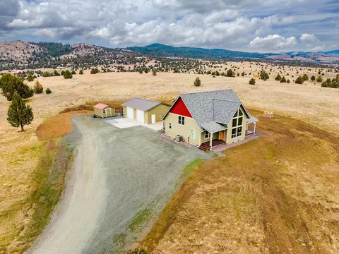26216 W Bench Rd, John Day, OR 97845