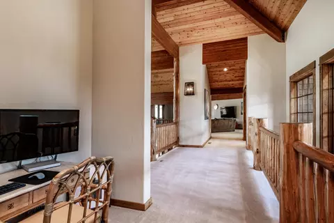 Entry Way - 18355 Pinehurst Rd, Bend, OR 97703 photo 4 of 5