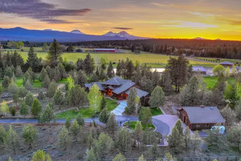 18355 Pinehurst Rd, Bend, OR 97703