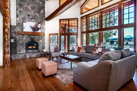 Living - 18355 Pinehurst Rd, Bend, OR 97703 photo 2 of 4