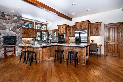 Kitchen - 18355 Pinehurst Rd, Bend, OR 97703 photo 2 of 4