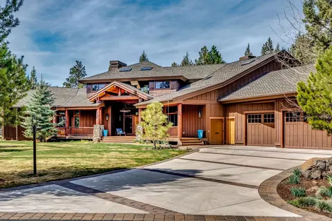 Exterior - 18355 Pinehurst Rd, Bend, OR 97703 photo 2 of 7