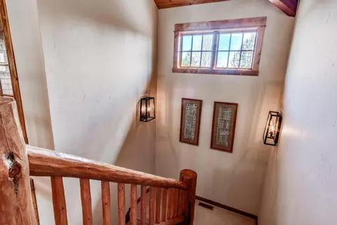 Entry Way - 18355 Pinehurst Rd, Bend, OR 97703 photo 3 of 5