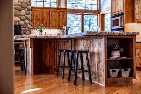 Kitchen - 18355 Pinehurst Rd, Bend, OR 97703 photo 3 of 4