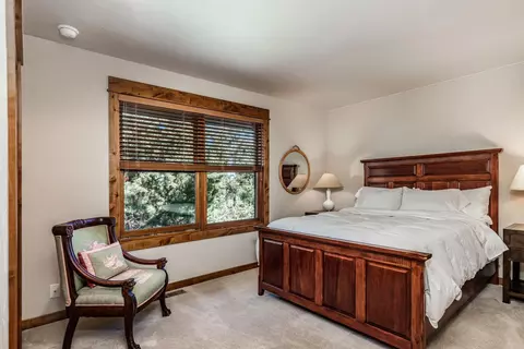 Bedroom - 18355 Pinehurst Rd, Bend, OR 97703 photo 5 of 6