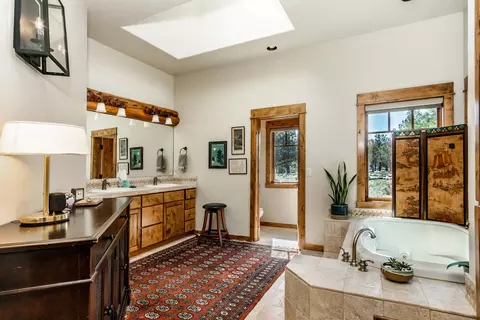 Bath - 18355 Pinehurst Rd, Bend, OR 97703 photo 1 of 5
