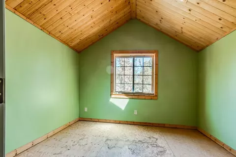 Bedroom - 18355 Pinehurst Rd, Bend, OR 97703 photo 6 of 6
