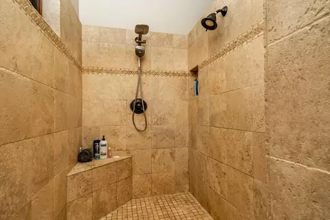 Bath - 18355 Pinehurst Rd, Bend, OR 97703 photo 3 of 5