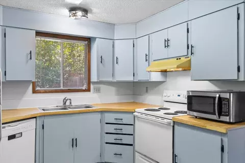 610 Freeman Rd, Central Point, OR 97502 photo 5
