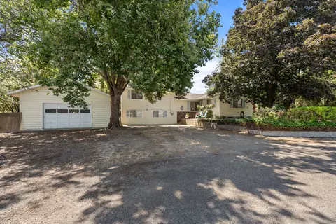 2575 Broadview Ave, Medford, OR 97501