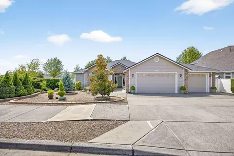 362 Leandra Ln, Eagle Point, OR 97524