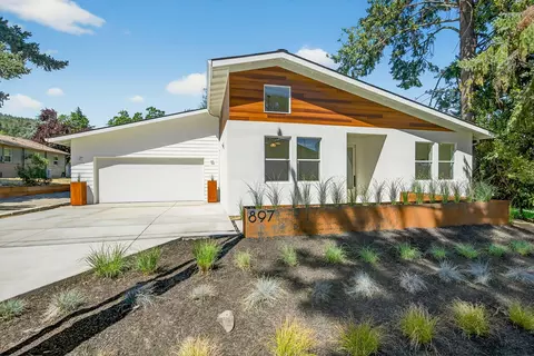 897 Hillview Dr, Ashland, OR 97520